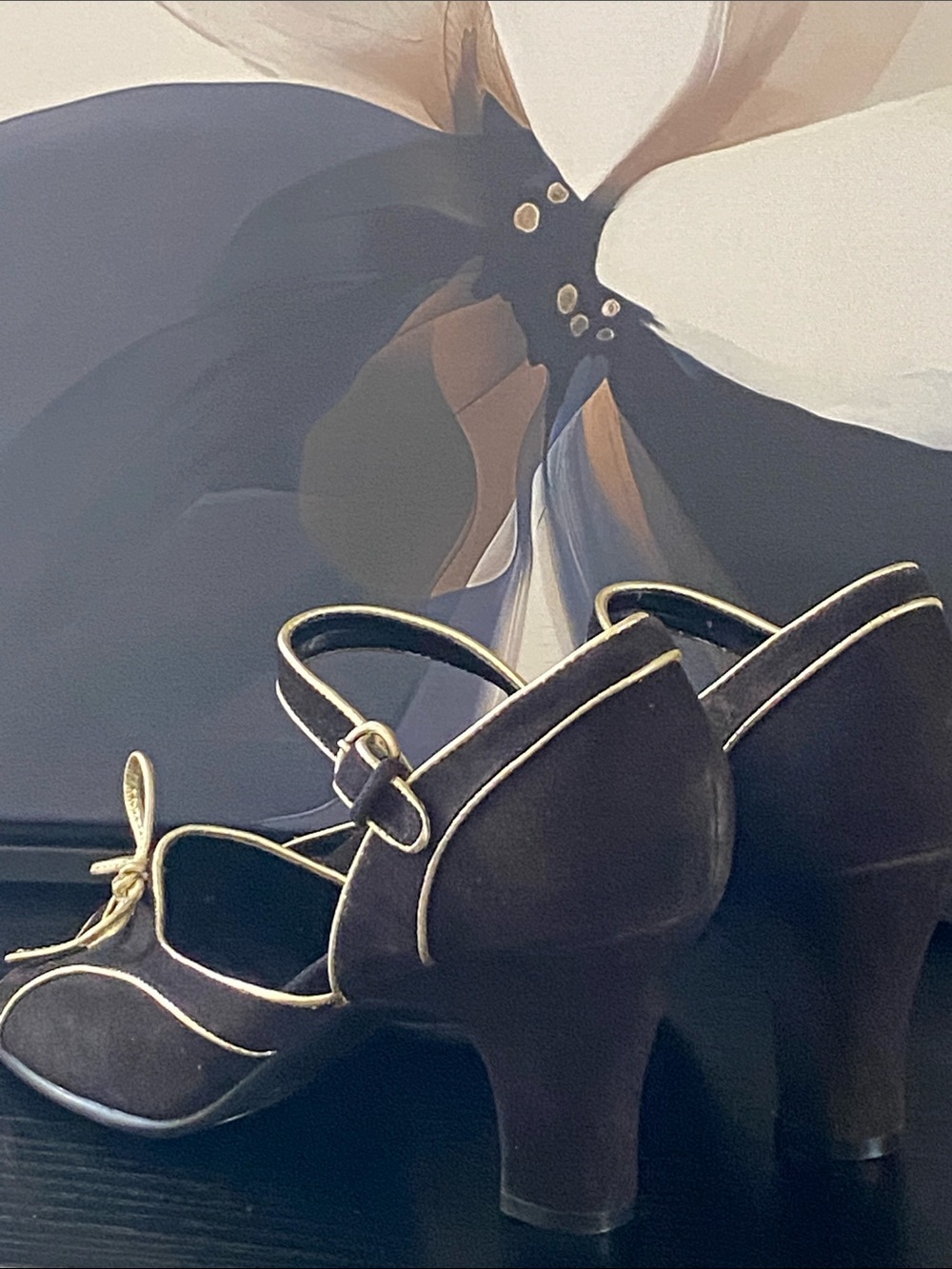Vintage 90’s Aerosoles Black and Gold Peep Toe Pumps - Picture 2 of 7